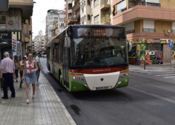 Elche amplía el carril bus en avenida de Novelda y calle Jiménez Díaz para agilizar nueve líneas de bus