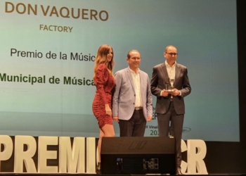 La Banda Municipal de Villena recibe el Premio de la Música Onda Cero Elche-Vinalopó