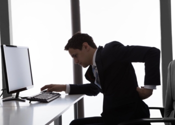 Algunos consejos prácticos para mejorar tu postura en la oficina