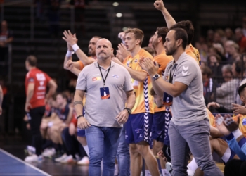 Excelente imagen del TM Benidorm en su estreno en la fase de grupos