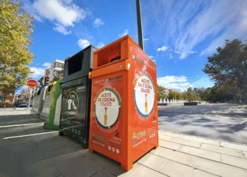 Elda refuerza su apuesta por el reciclaje con la instalación de 56 contenedores para la recogida de aceite