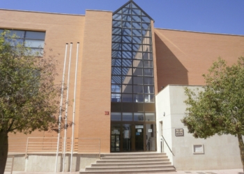 El pleno aprueba el Museo Arcadi Blasco en la Casa de la Cultura