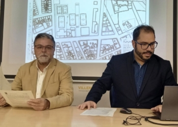 El Alcalde y el concejal de Urbanismo explicaron la memoria enviada a la Conselleria previa a la aprobación del proyecto.