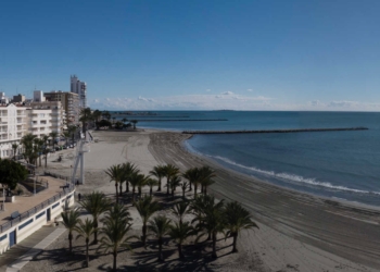 En otoño e invierno, también Santa Pola se ofrece al visitante.