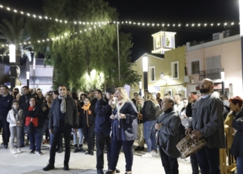 Nit d’Albaes, para esta fiesta, en pleno núcleo vivencial de l’Alfàs del Pi.