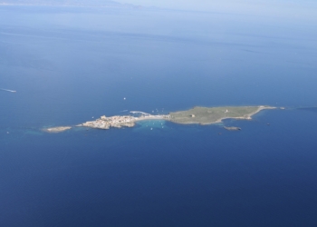 La isla de Tabarca, pese a su tamaño, no deja de estar pletórica de historias.