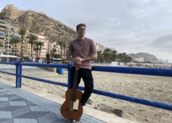 «Me ofrecieron entrar en La Voz porque me vieron tocando en la calle»