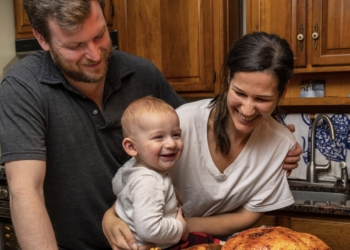 Laura Hermida-Gunter junto a su marido y su hijo en el Día de Acción de Gracias.