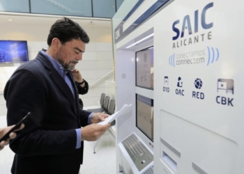 Alicante ultima la compra de 15 ciberkioscos para reducir la brecha digital en barrios