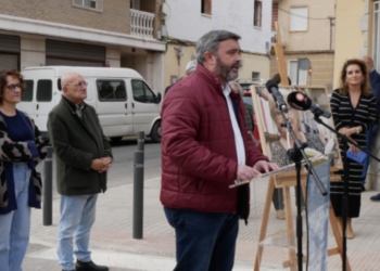 Crevillent dedica una calle a la escritora y periodista Isabel-Clara Simó