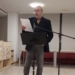 Miguel Sánchez Robles recibe el premio como ganador del concurso de narrativa ‘Ciudad de Elda’