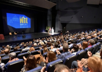 La XIX Nit d’Escola Valenciana se celebró en Palau Altea alentando el uso social del valenciano