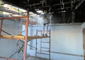 Satan Pola procede al derribo del antiguo edificio de Cruz Roja