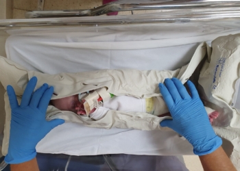 El servicio dispone de un colchón hipotérmico que regula la temperatura de los recién nacidos.