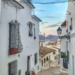 Imagen de una de las calles del casco antiguo de Altea.