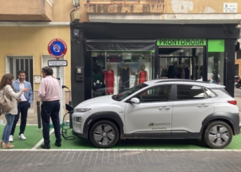 Torrevieja pone en marcha cuatro puntos de recarga para vehículos eléctricos