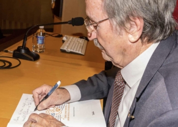 Un libro recoge los 30 años de Rafael Domenech Pardo al frente de la Unión Musical de Benidorm