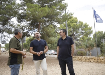 La bandera azul ondea también en Los Carrascos.