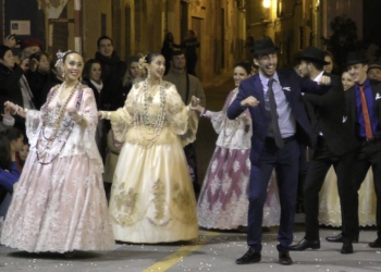 ‘Danseros’ y ‘ballaores’ ejecutan una danza cuyos orígenes se pierden en lo ancestral.