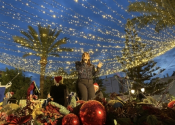 Cientos de personas celebran la navidad con el concierto de villancicos en la Plaza de la Constitución