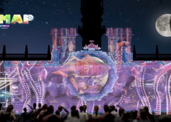 La iluminación de Navidad estrena un videomapping sobre la fachada del Ayuntamiento