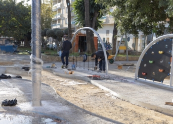 Comienzan a instalarse 10 nuevos juegos inclusivos en el parque El Pla de l’Alfàs