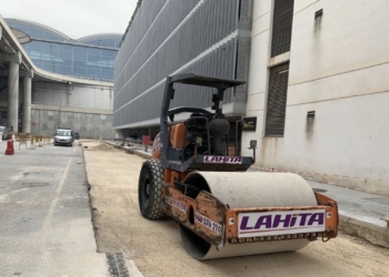 El aparcamiento exprés del área de llegadas del Aeropuerto estará listo en primavera