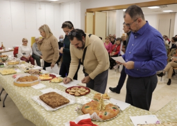 Una veintena de aficionadas a la repostería participa en el I Concurso de Dulces Navideños