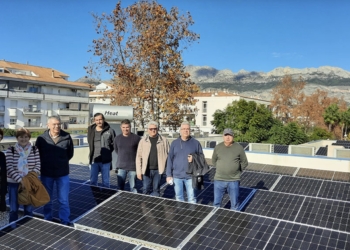 Acabada la primera instalación en el Centro Social de Altea de la Comunidad Energética Local
