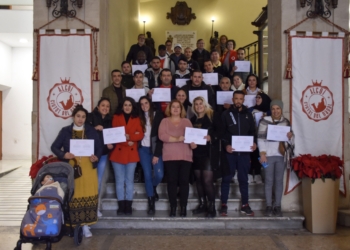 El Ayuntamiento de Alcoy acoge la entrega de diplomas de la Escuela de Acogida 2022