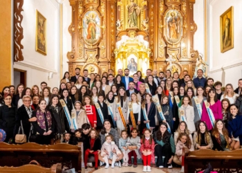 Imagen de los nuevos Mayorales de 2023 en su presentación ante la patrona.