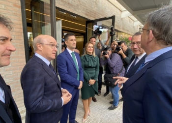 Fede Fuster (en el centro) junto a Toni Mayor y Nuria Montes.