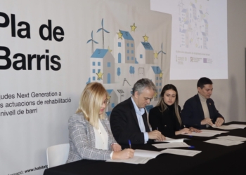 Petrer firma la subvención de 2,4 millones de euros para rehabilitar un centenar de viviendas