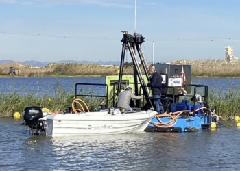 Comienza en los canales de la Sequiota y la Reina la mayor actuación de dragado en la Albufera de la última década