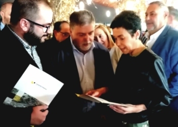 La secretaria de Estado de Transporte recibe el dosier del Puerto Seco ‘Levante Interior’ de Villena