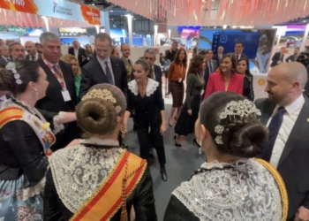 Elche estrena marca propia en Fitur con la presencia de los Reyes