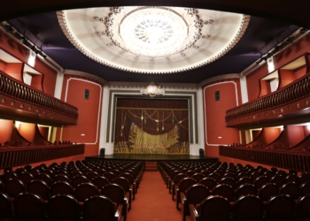 Elda es galardonada con el Premio Tablas 2022 de la Comunidad Valenciana por su apoyo al teatro amateur