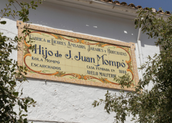 Destilerías Ayelo, emblema del municipio valenciano.