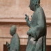 Escultura de los papas valencianos Alejandro VI y Calixto III, ubicada en Xàtiva.
