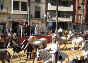 La bendición en las calles, en este caso en Llíria, es la imagen más recurrente de esta fiesta
