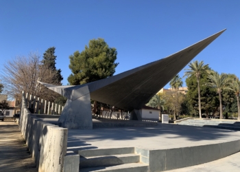 San Vicente proyecta reconstruir las columnas del parque Juan XXIII y reparar la cubierta sobre el escenario