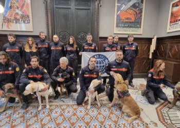 Joan Ribó recibe a los miembros del cuerpo de Bomberos que han participado en el terremoto de Turquía