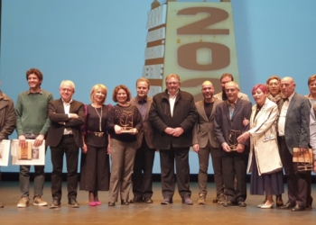 Elda recibe en Torrent el Premio Tablas 2022 de la Comunidad Valenciana por su apoyo al teatro amateur
