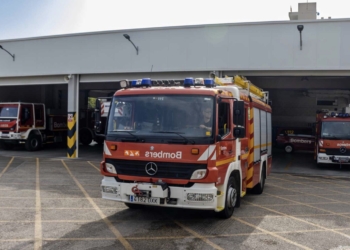 Benidorm implanta un sistema que detiene el tráfico y permite la incorporación de los vehículos de bomberos