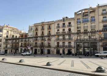 Empieza la colocación de la enramada de fiestas