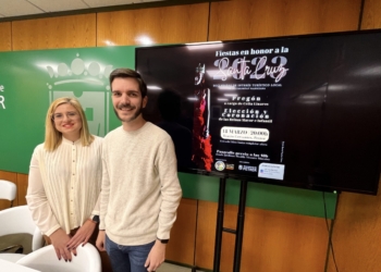 Las Fiestas de la Santa Cruz innovan con un desfile por el centro urbano de Petrer previo al pregón