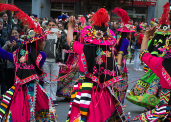 Las carnestolendas asaltan las calles. En la imagen el carnaval del barrio valenciano de Ruzafa | Dorieo