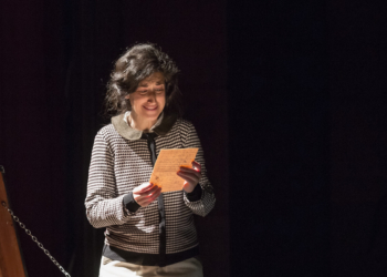 Paula Llorens representando 'Historia de una maestra'.