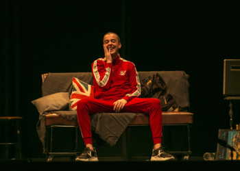 «Un monólogo puede ser mucho más que sentarse y hablar»