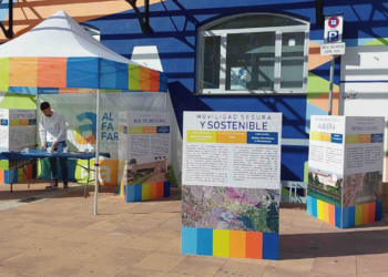 Carpa instalada para informar sobre el Programa de Inversiones de Alfafar.